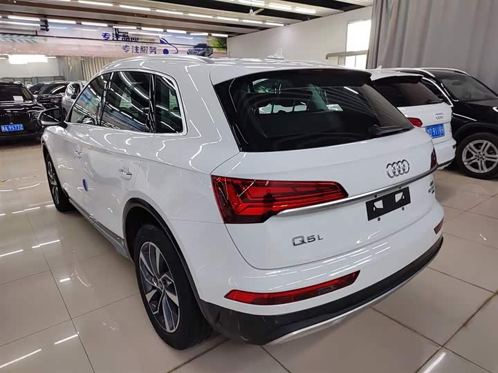 Фото 5 - Audi Q5L