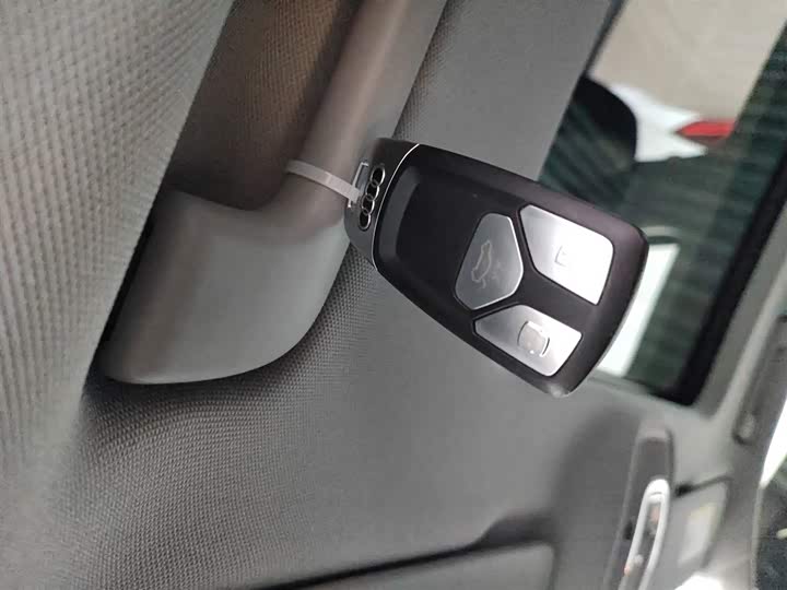 Фото 9 - Audi Q5L