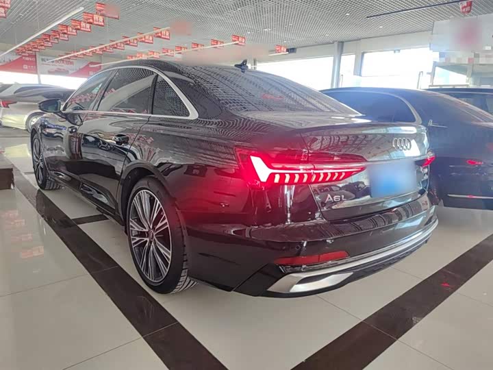 Фото 5 - Audi A6L