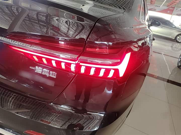 Фото 8 - Audi A6L