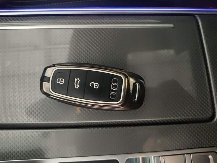 Фото 9 - Audi A6L