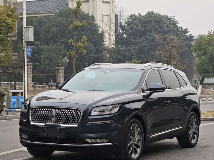 Фото 1 - Lincoln Nautilus