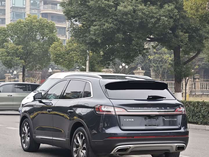 Фото 6 - Lincoln Nautilus