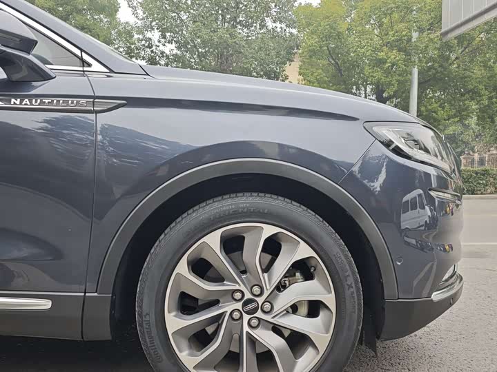 Фото 8 - Lincoln Nautilus