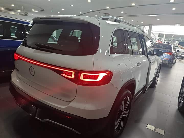 Фото 7 - Mercedes-Benz EQB