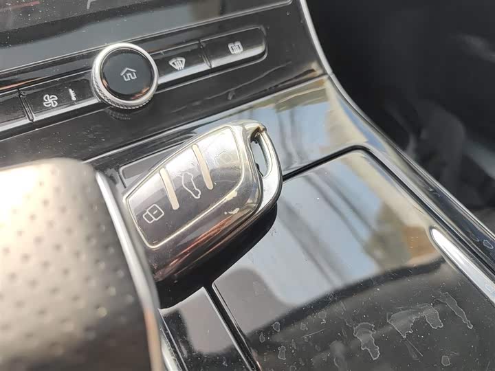 Фото 9 - Roewe i6 Max EV