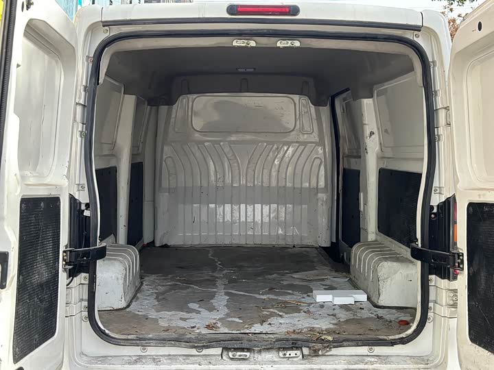 Фото 7 - Foton EV6