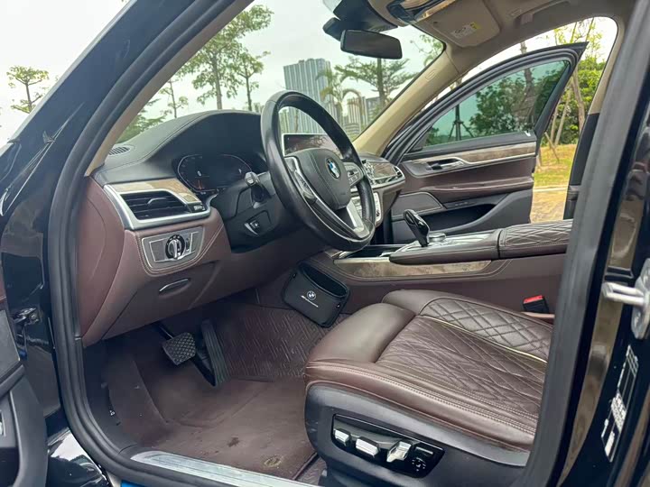 Фото 4 - BMW 7 Series