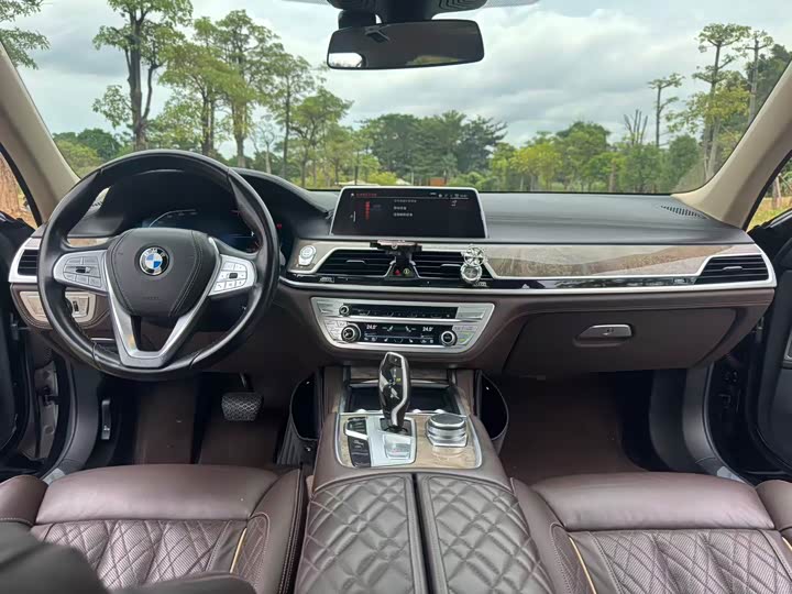 Фото 5 - BMW 7 Series