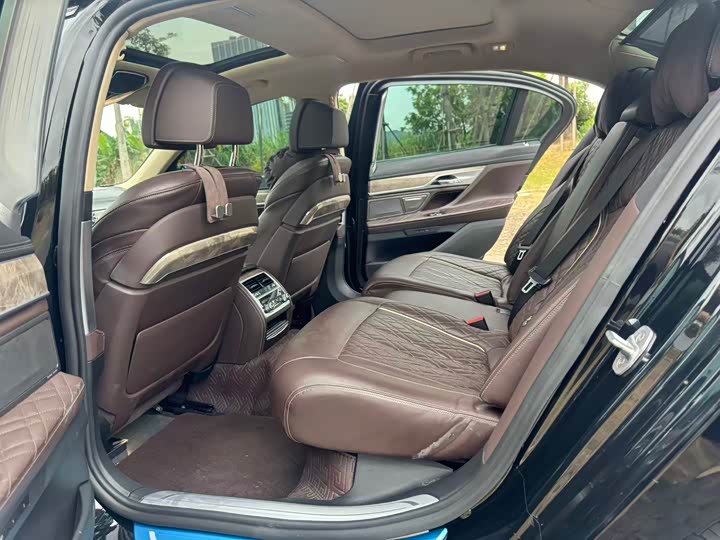 Фото 6 - BMW 7 Series