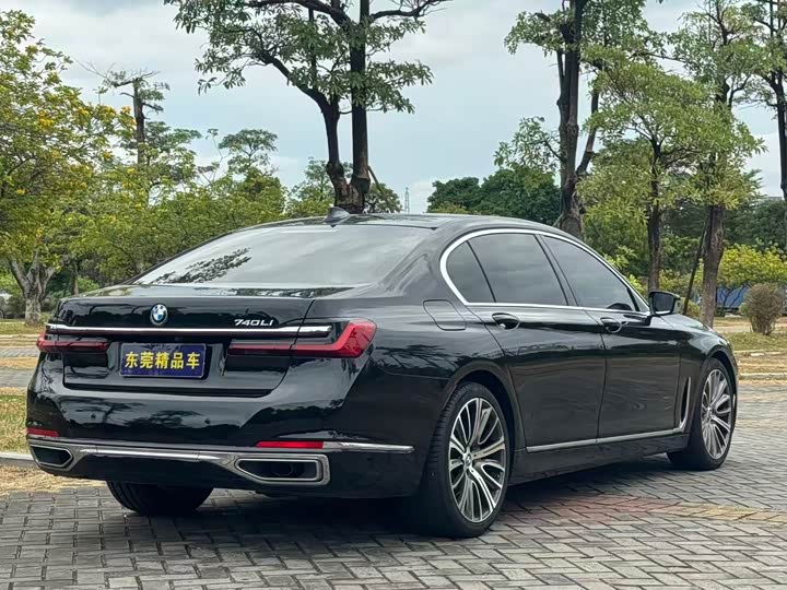 Фото 9 - BMW 7 Series
