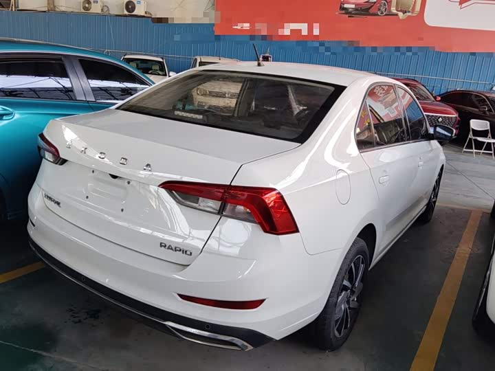 Фото 7 - Skoda Rapid