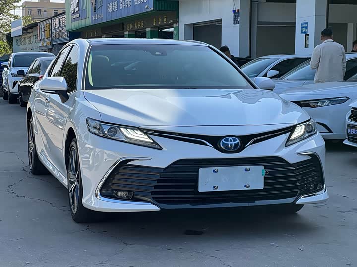 Фото 3 - Toyota Camry