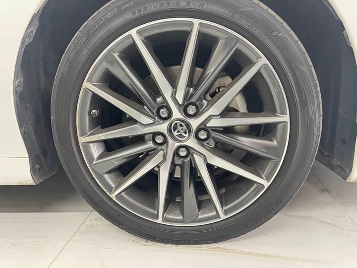 Фото 5 - Toyota Camry