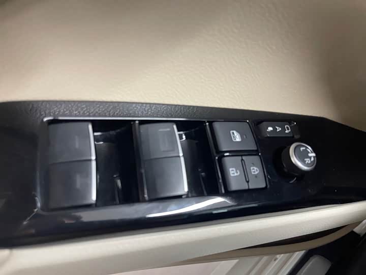 Фото 9 - Toyota Camry