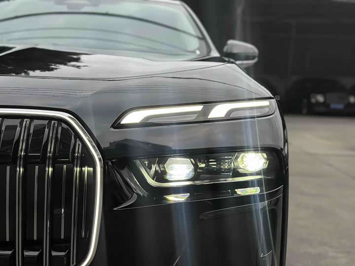 Фото 4 - BMW 7 Series