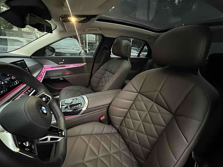 Фото 9 - BMW 7 Series