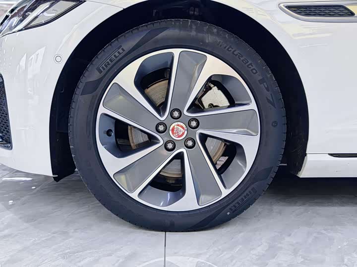 Фото 6 - Jaguar XF L