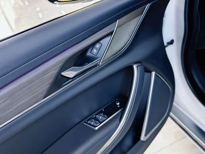 Фото 7 - Jaguar XF L