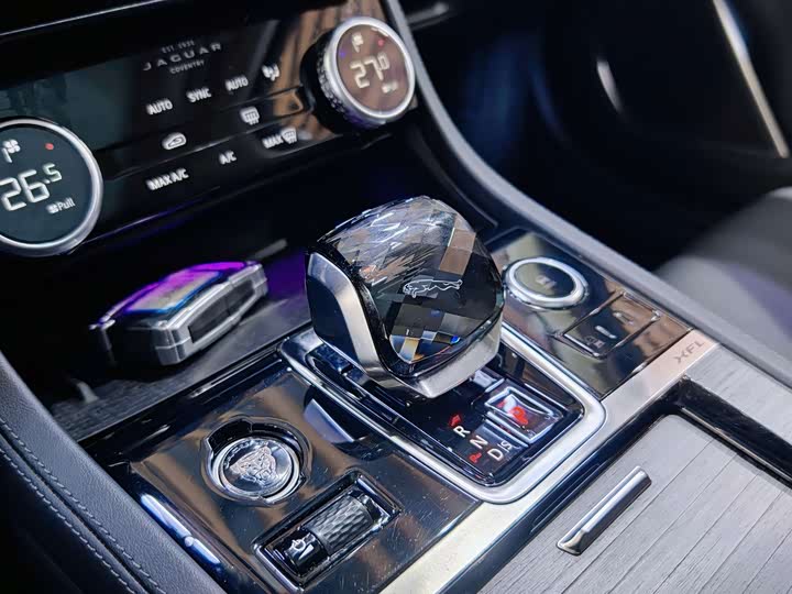 Фото 9 - Jaguar XF L