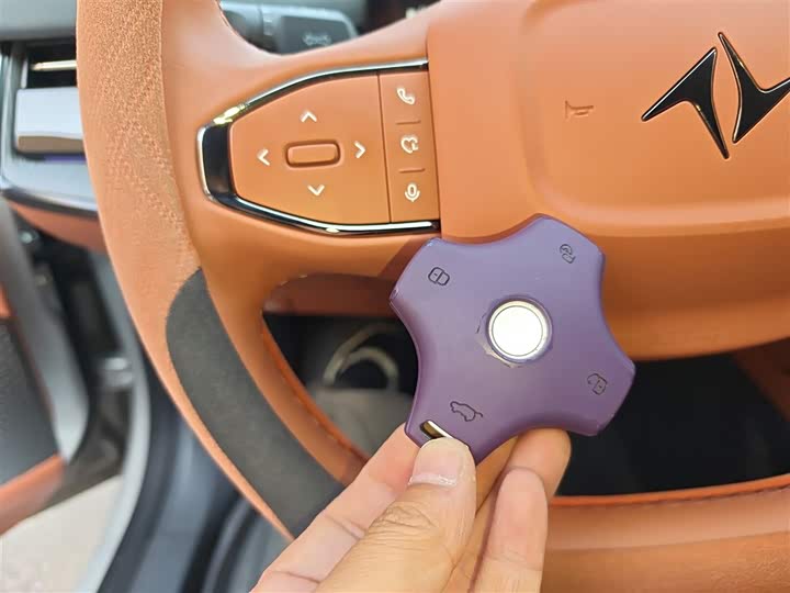 Фото 9 - Dongfeng Yipai eπ 007