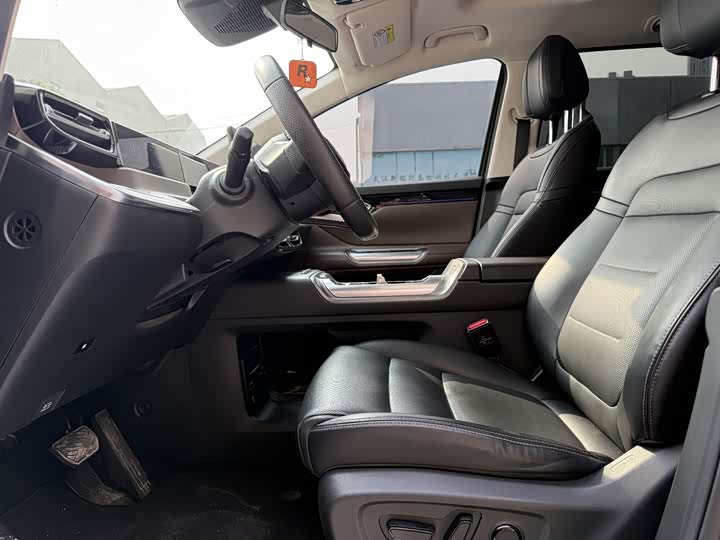 Фото 4 - GAC Trumpchi E8