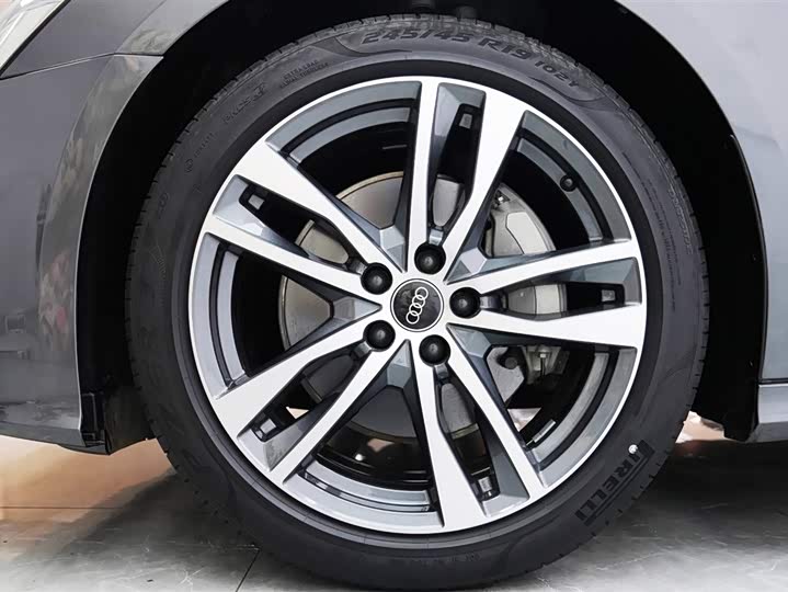 Фото 4 - Audi A6L