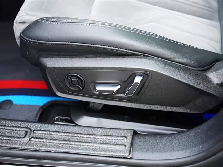 Фото 6 - Audi A6L