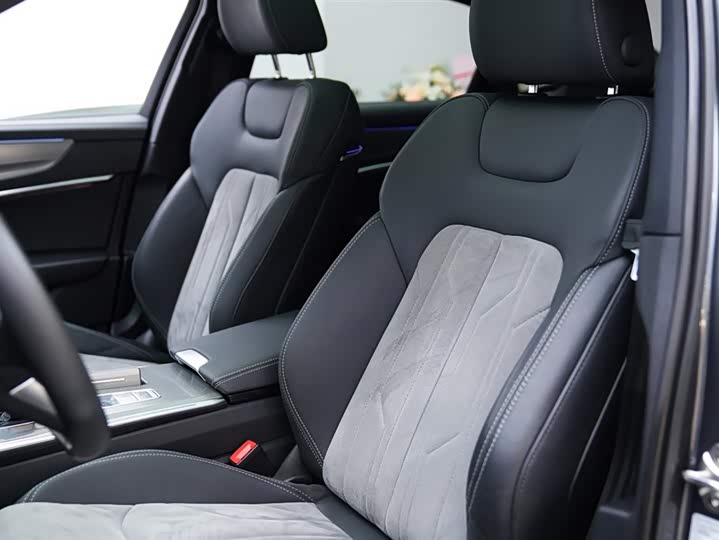 Фото 7 - Audi A6L