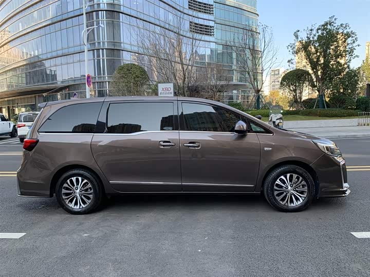 Фото 9 - Buick GL8 ES