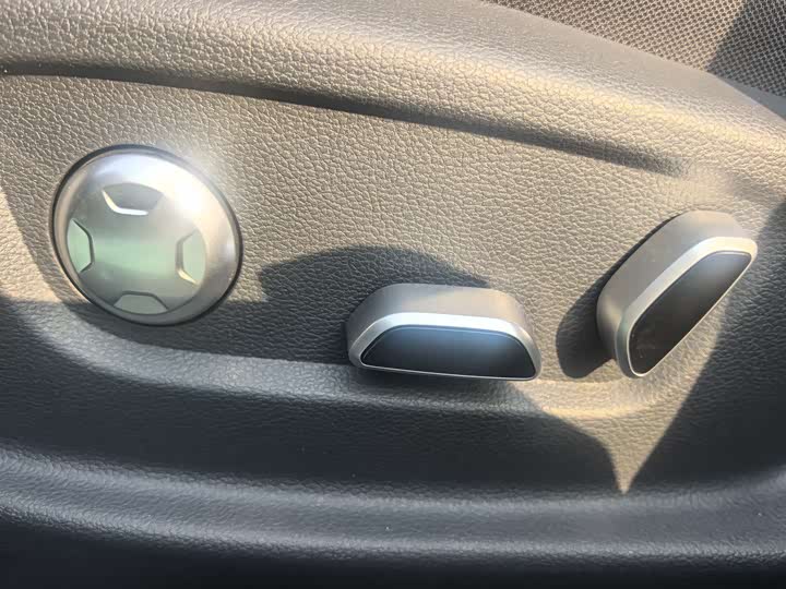 Фото 5 - Hongqi H5