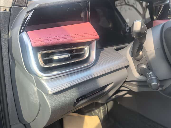 Фото 6 - Hongqi H5