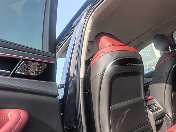 Фото 8 - Hongqi H5