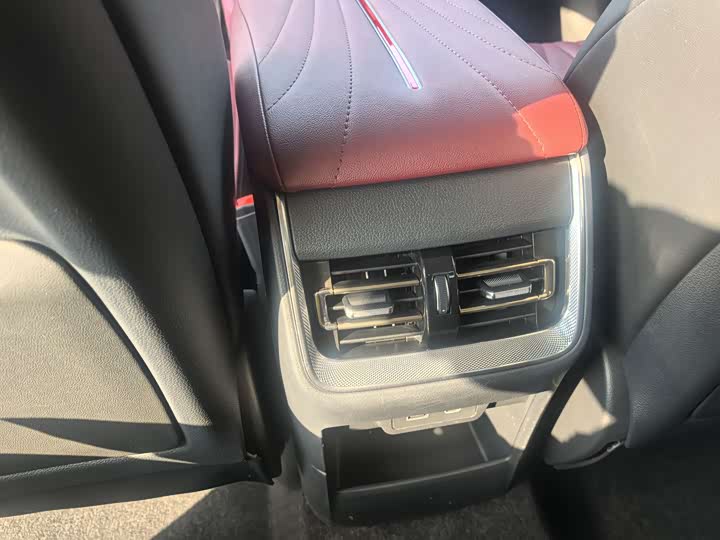 Фото 9 - Hongqi H5