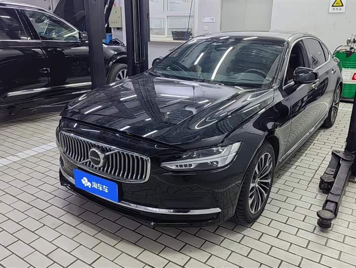 Фото 1 - Volvo S90