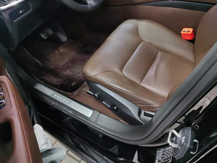 Фото 9 - Volvo S90