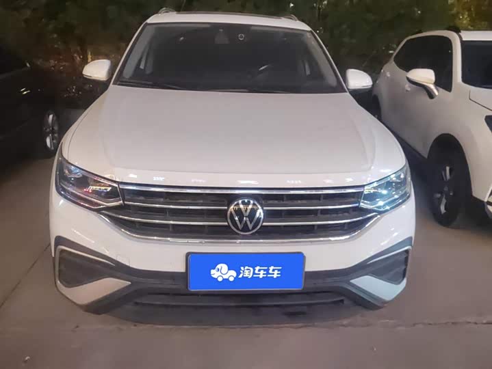 Фото 2 - Volkswagen Tiguan L Pro