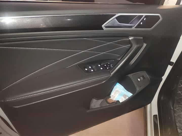 Фото 7 - Volkswagen Tiguan L Pro