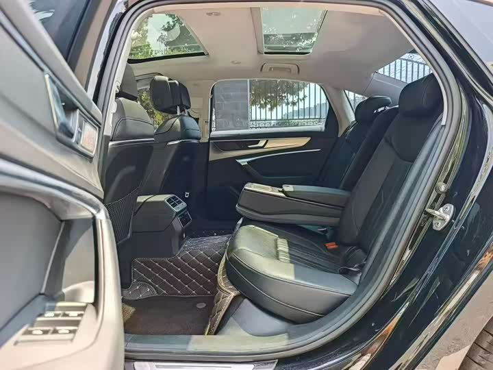 Фото 6 - Audi A6L