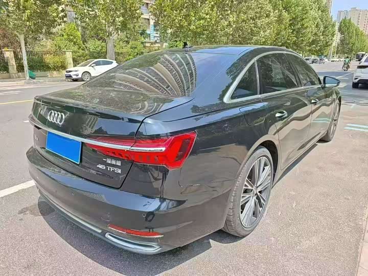 Фото 9 - Audi A6L