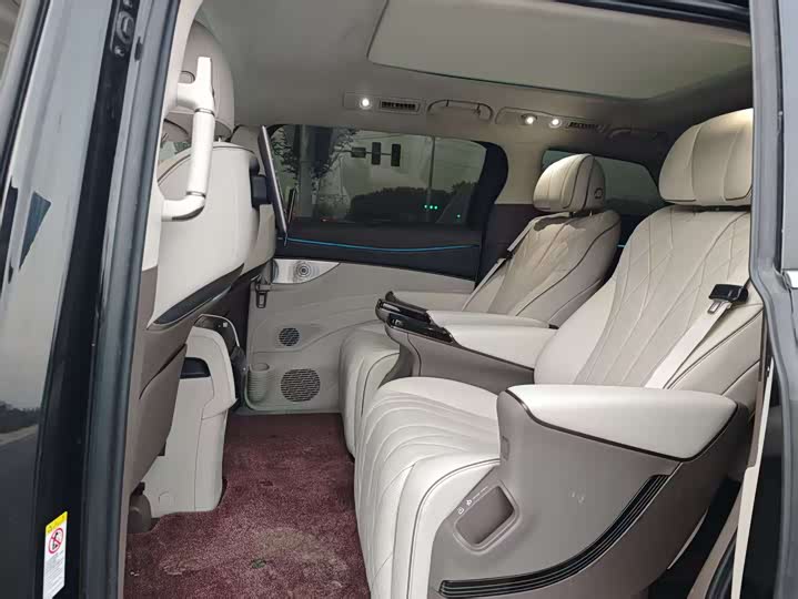 Фото 5 - Denza D9