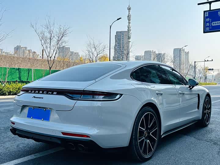 Фото 9 - Porsche Panamera