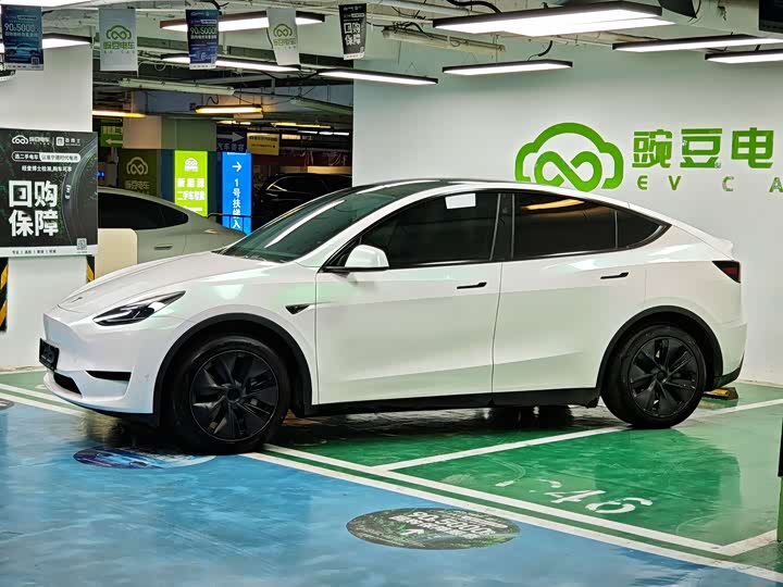 Фото 2 - Tesla Model Y