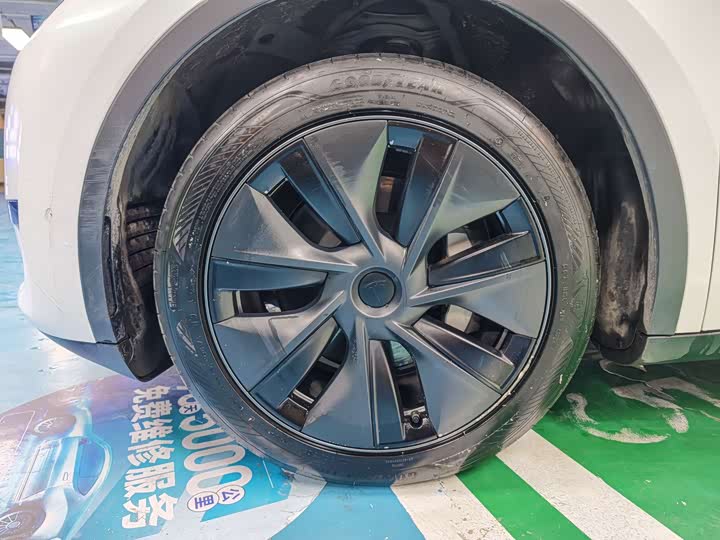 Фото 3 - Tesla Model Y