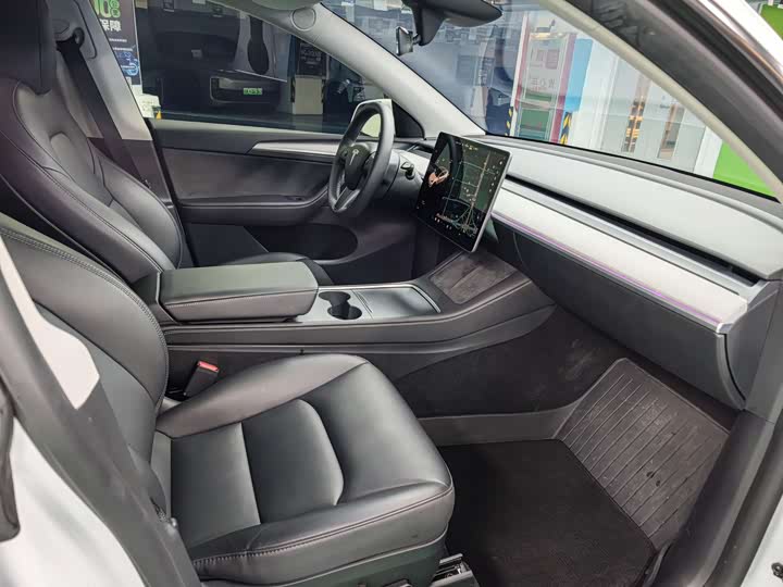 Фото 9 - Tesla Model Y