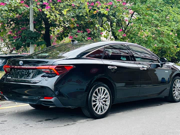 Фото 4 - Toyota Avalon