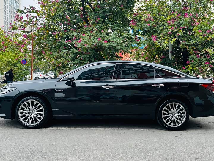 Фото 8 - Toyota Avalon