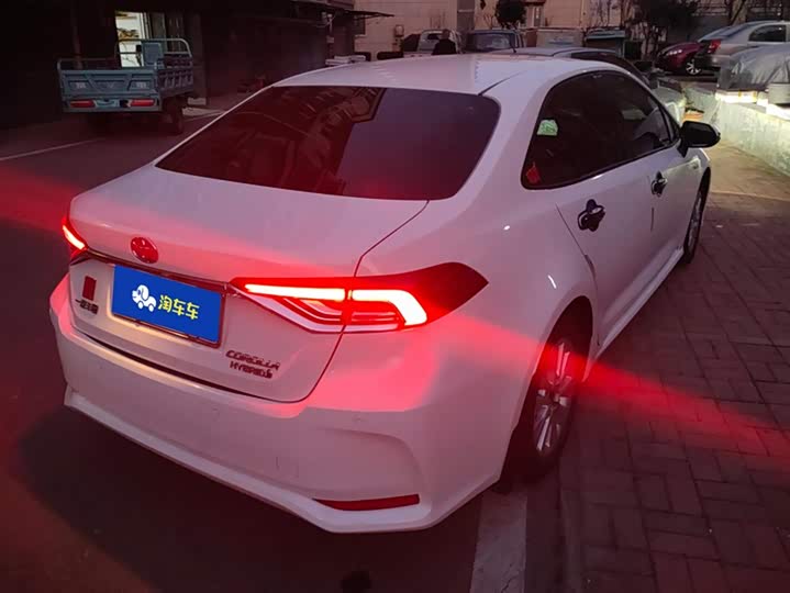 Фото 3 - Toyota Corolla