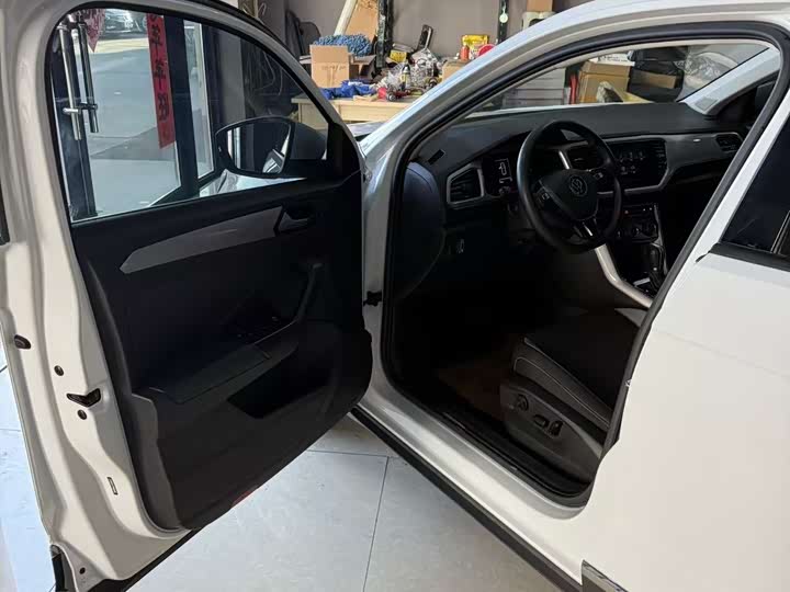 Фото 9 - Volkswagen T-Roc