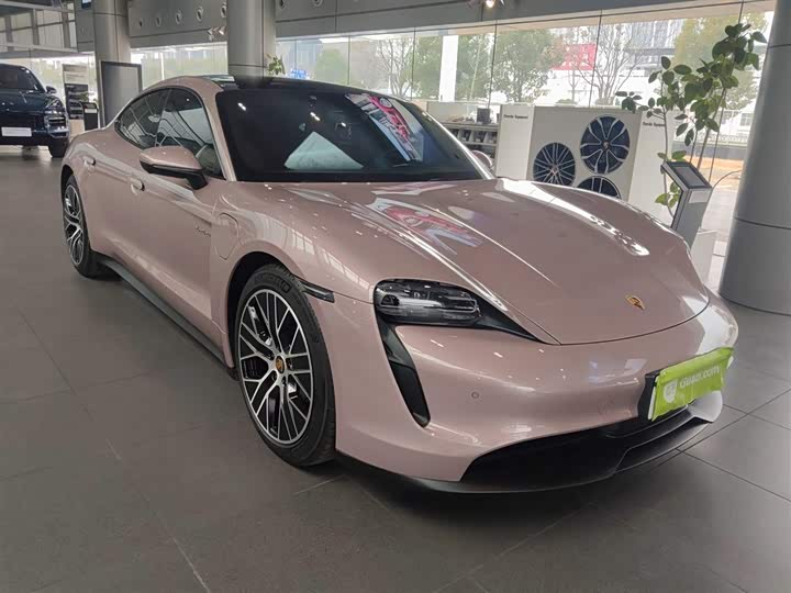 Фото 4 - Porsche Taycan